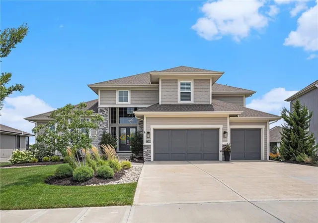 Photo 1 of Mansion for sale at 17309 Stearns St, Overland Park, KS 66221 | MLS# 2627893 | Listing updated on 2026-10-02