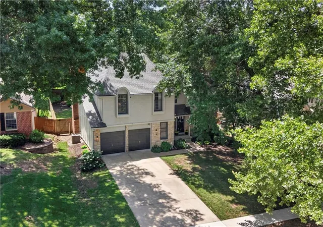 3rd image of 11434 Grant Dr, Overland Park, KS 66210 | MLS# 2627901