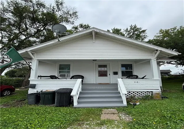2nd image of 114 E Lincoln St, Maryville, MO 64468 | MLS# 2627905