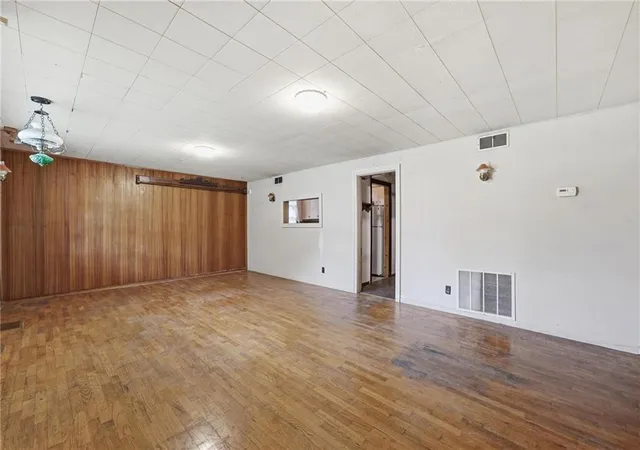 3rd image of 2514 S Hawthorne Ave, Independence, MO 64052 | MLS# 2627908