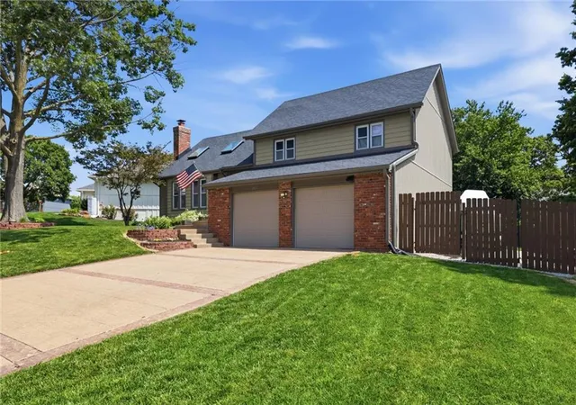 3rd image of 6815 Acuff St, Shawnee, KS 66216 | MLS# 2627920