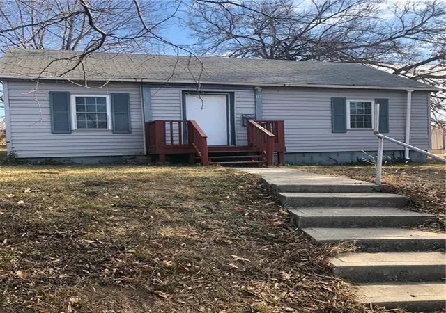 Homes for sale in Liberty, MO | 117 S Fairview Ave, Liberty, MO 64068 | MLS# 2627924