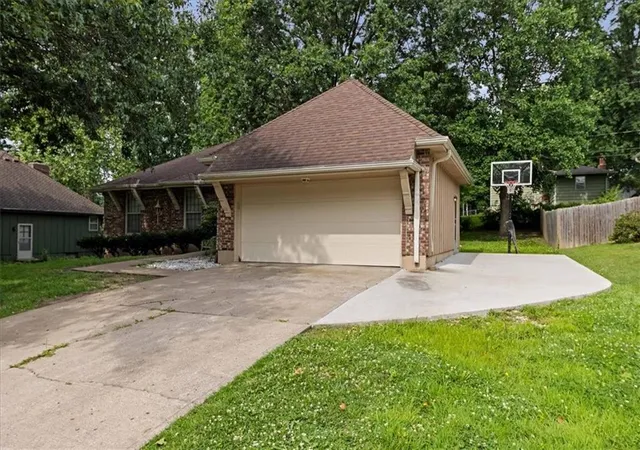 2nd image of 3604 S Emery St, Independence, MO 64075 | MLS# 2627927