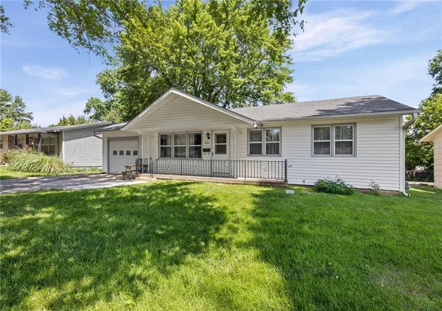 3rd image of 8100 E 90Th Ter, Kansas City, MO 64138 | MLS# 2627930