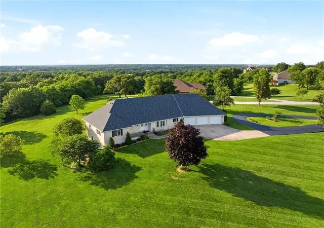 Homes for sale in Warrensburg, MO | 1012 Pca Rd, Warrensburg, MO 64093 | MLS# 2627952