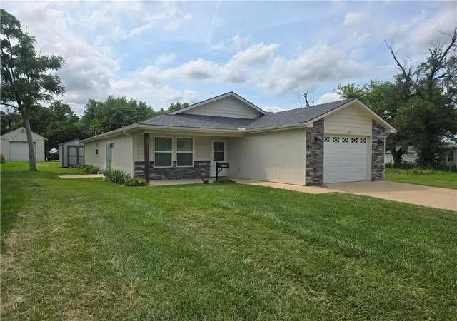 Homes for sale in Odessa, MO | 311 S 4th St, Odessa, MO 64076 | MLS# 2627953