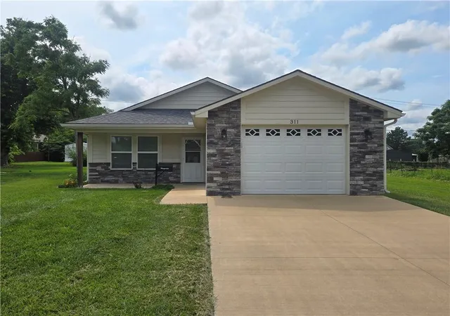 Homes for sale in Odessa, MO | 311 S 4th St, Odessa, MO 64076 | MLS# 2627953