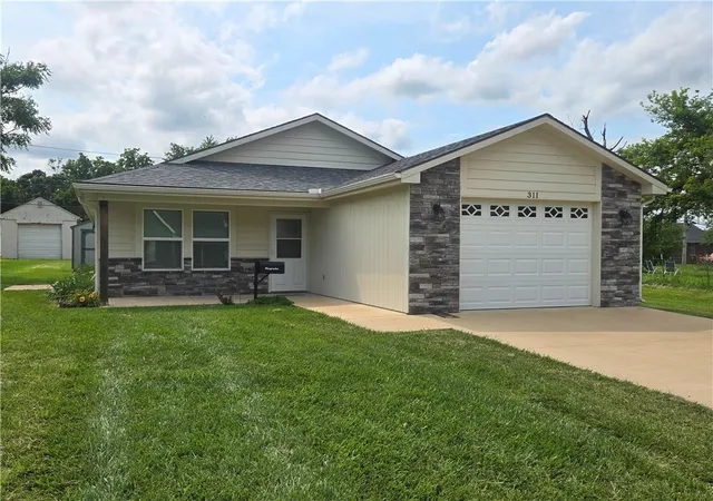 Homes for sale in Odessa, MO | 311 S 4th St, Odessa, MO 64076 | MLS# 2627953