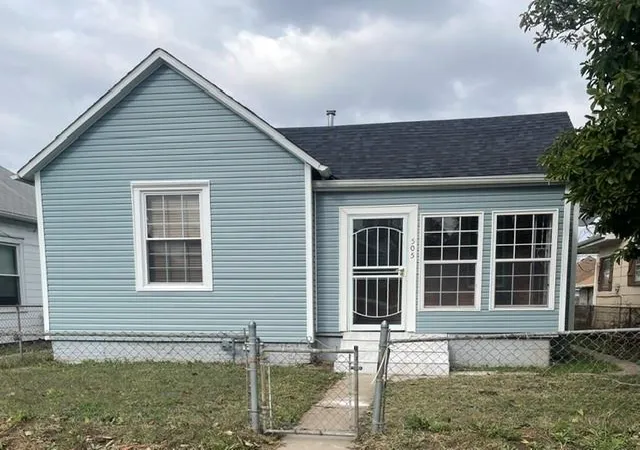 Photo 3 of Single family home for sale at 505 Virginia St, Saint Joseph, MO 64504 | MLS# 2627954 | Listing updated on 2026-07-16