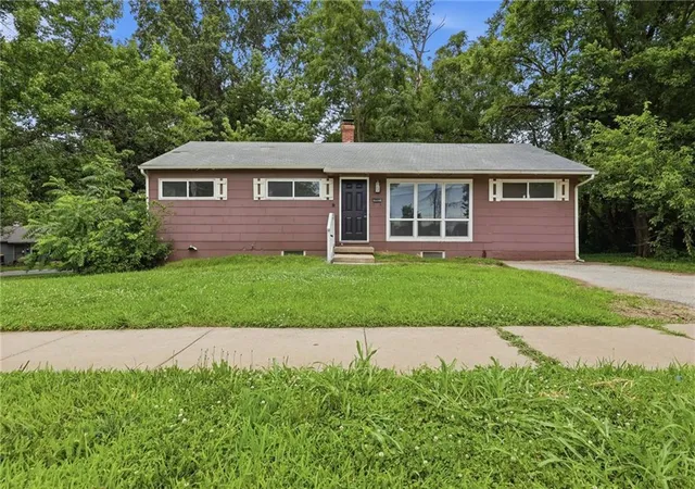 Photo 1 of Single family home for sale at 7900 Longview Rd, Kansas City, MO 64134 | MLS# 2627958 | Listing updated on 2026-08-28