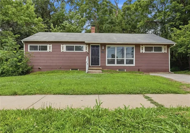Photo 2 of Single family home for sale at 7900 Longview Rd, Kansas City, MO 64134 | MLS# 2627958 | Listing updated on 2026-08-28