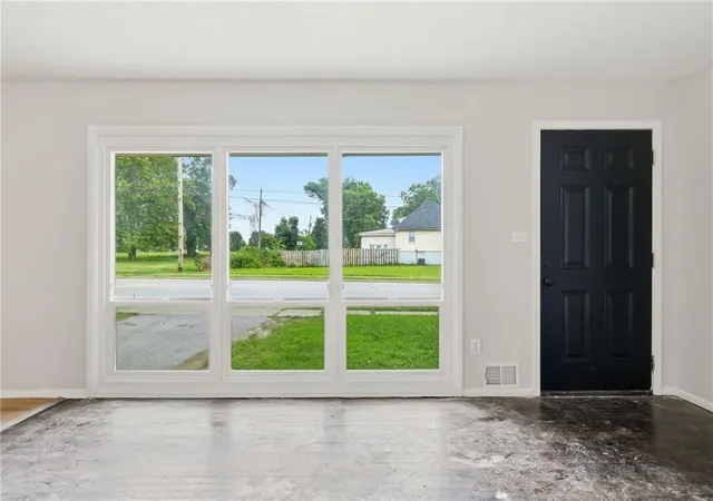 Photo 4 of Single family home for sale at 7900 Longview Rd, Kansas City, MO 64134 | MLS# 2627958 | Listing updated on 2026-08-28