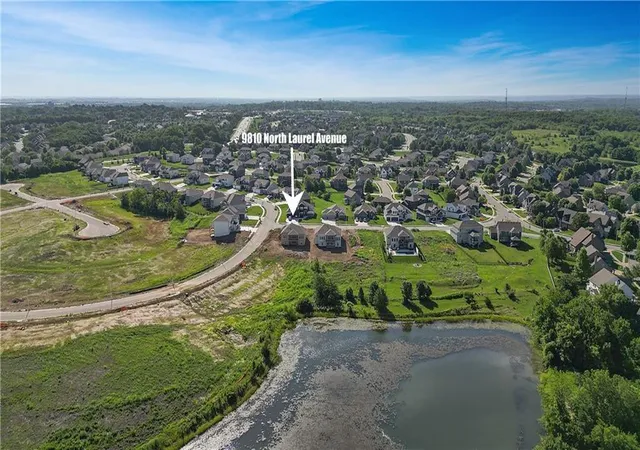 3rd image of 9810 N Laurel Ave, Kansas City, MO 64157 | MLS# 2627964