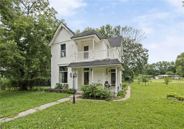 Homes for sale in Garden City, MO | 407 S 5th St, Garden City, MO 64747 | MLS# 2627969