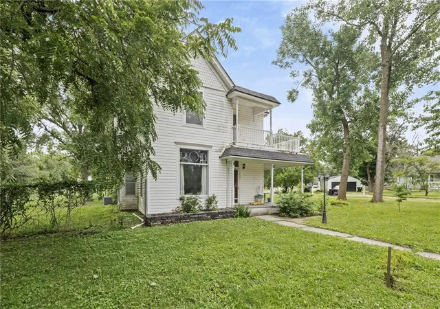 Homes for sale in Garden City, MO | 407 S 5Th St, Garden City, MO 64747 | MLS# 2627969