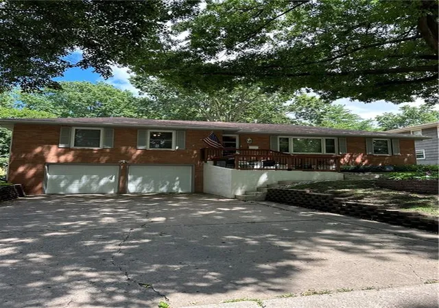 Homes for sale in Kansas City, MO | 5029 N Michigan Ave, Kansas City, MO 64118 | MLS# 2627970