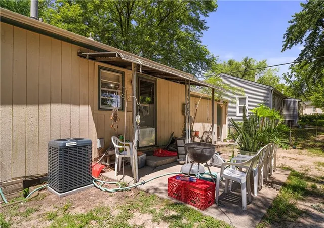 9th image of 405 N Rogers St, Independence, MO 64050 | MLS# 2627982