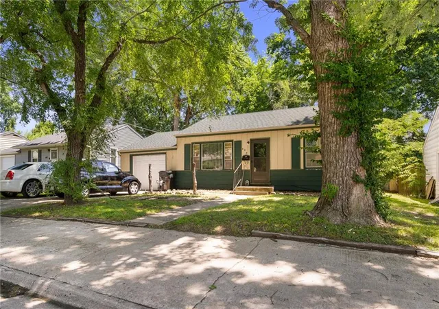 1st image of 405 N Rogers St, Independence, MO 64050 | MLS# 2627982