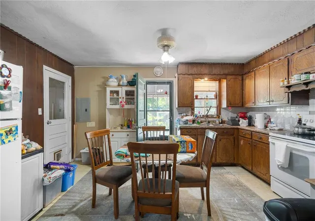 3rd image of 405 N Rogers St, Independence, MO 64050 | MLS# 2627982