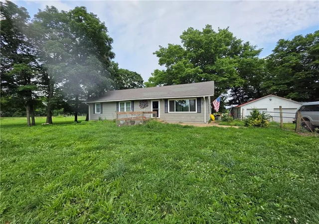 1st image of 38543 Lone Elm Rd, Fontana, KS 66026 | MLS# 2627983