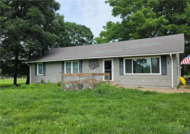 2nd image of 38543 Lone Elm Rd, Fontana, KS 66026 | MLS# 2627983