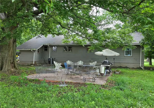 3rd image of 38543 Lone Elm Rd, Fontana, KS 66026 | MLS# 2627983