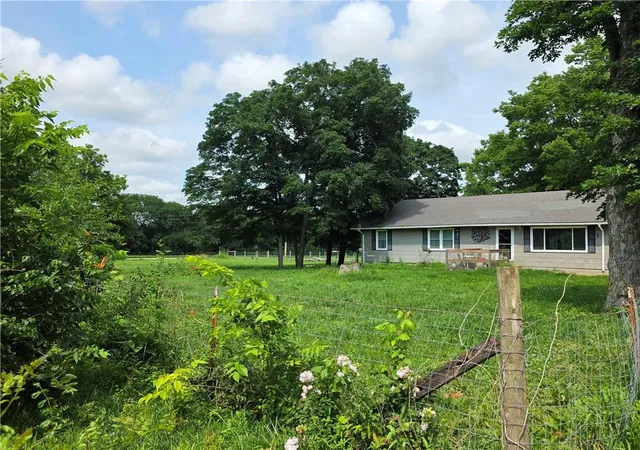 4th image of 38543 Lone Elm Rd, Fontana, KS 66026 | MLS# 2627983