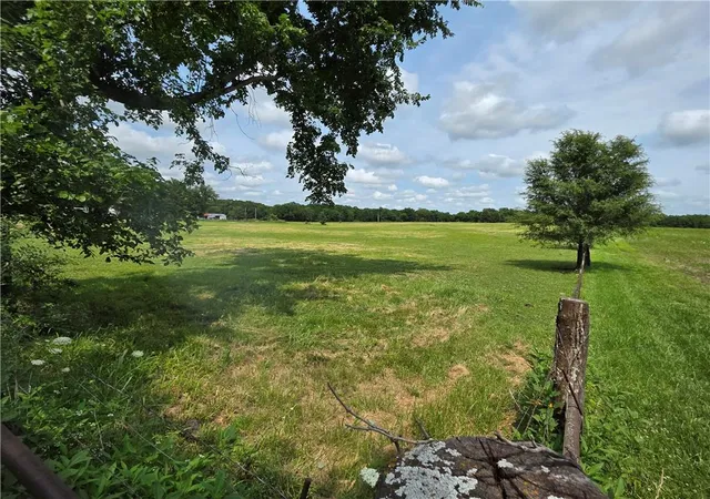 5th image of 38543 Lone Elm Rd, Fontana, KS 66026 | MLS# 2627983