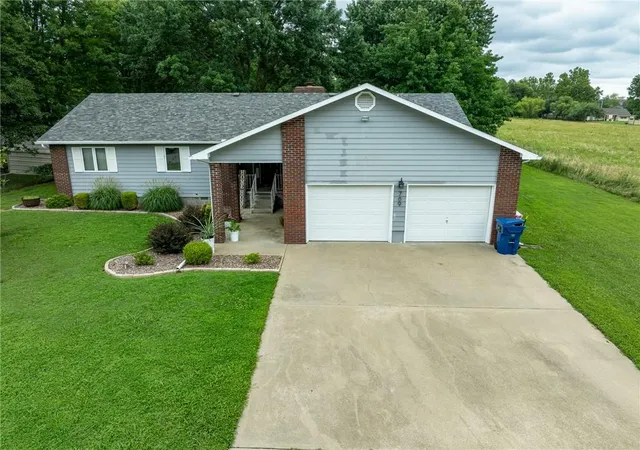 Homes for sale in Pittsburg, KS | 709 Thomas St, Pittsburg, KS 66762 | MLS# 2627987
