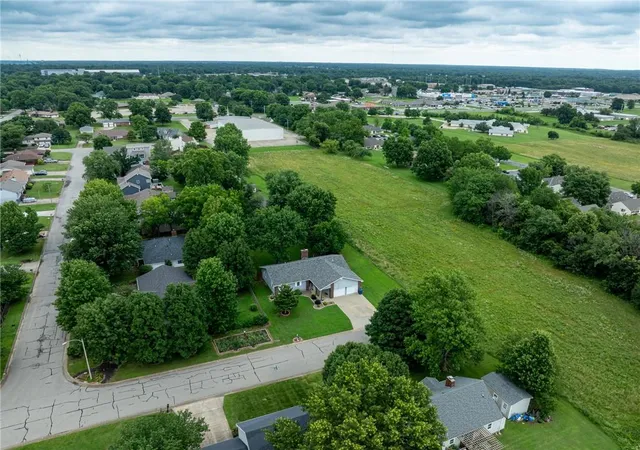 Homes for sale in Pittsburg, KS | 709 Thomas St, Pittsburg, KS 66762 | MLS# 2627987