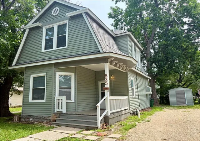 Homes for sale in Ottawa, KS | 835 S Hickory St, Ottawa, KS 66067 | MLS# 2627990