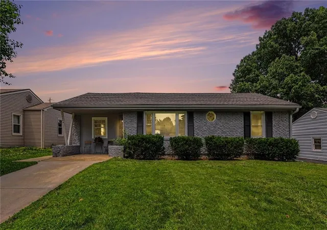 2nd image of 10504 E 25th Ter, Independence, MO 64052 | MLS# 2627994