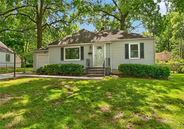 2nd image of 1407 W 27th Ter S, Independence, MO 64052 | MLS# 2627997