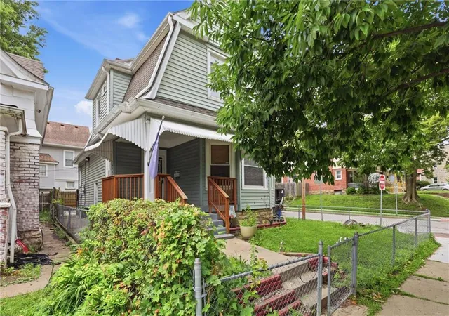 2nd image of 1321 W 40th St, Kansas City, MO 64111 | MLS# 2627999