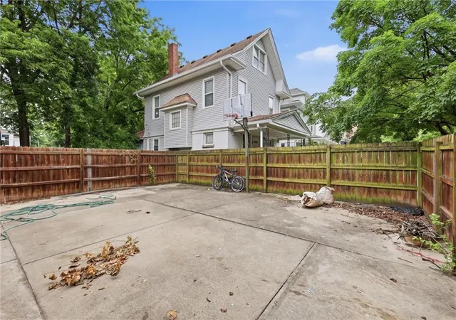 27th image of 1321 W 40th St, Kansas City, MO 64111 | MLS# 2627999