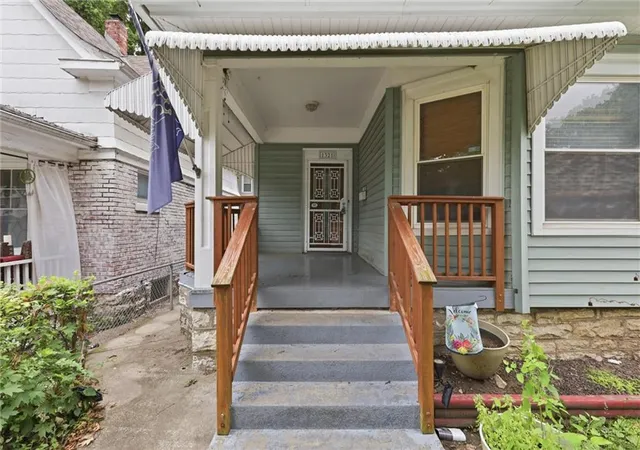 3rd image of 1321 W 40Th St, Kansas City, MO 64111 | MLS# 2627999