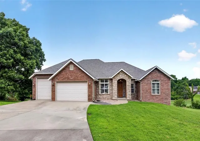 Photo 1 of Single family home for sale at 2511 Fairway Dr, Loma Linda, MO 64804 | MLS# 2628002 | Listing updated on 2026-08-31