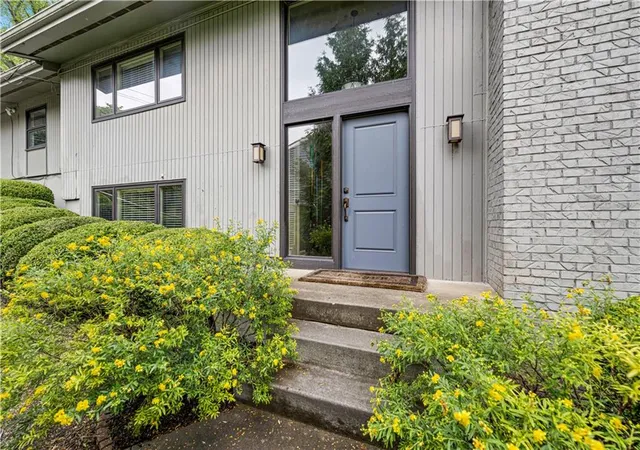 3rd image of 19 R St, Lake Lotawana, MO 64086 | MLS# 2628005