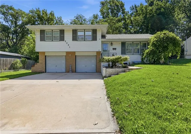 Homes for sale in Kansas City, MO | 5051 N Euclid Ave, Kansas City, MO 64118 | MLS# 2628009