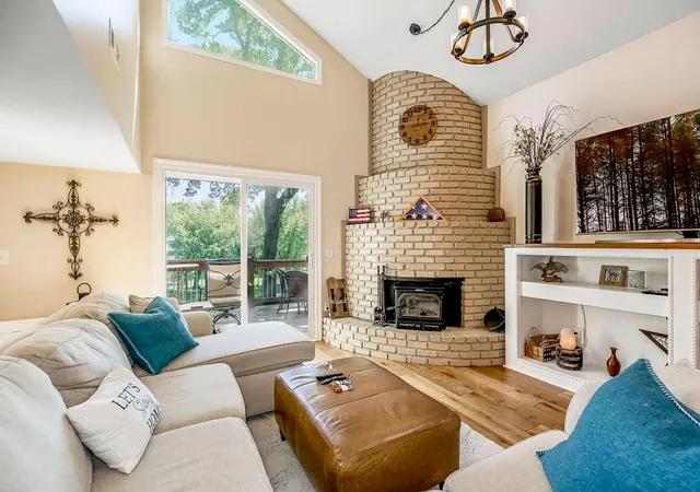 Photo 4 of Single family home for sale at 621 NW N Shore Dr, Kansas City, MO 64151 | MLS# 2628012 | Listing updated on 2026-08-29