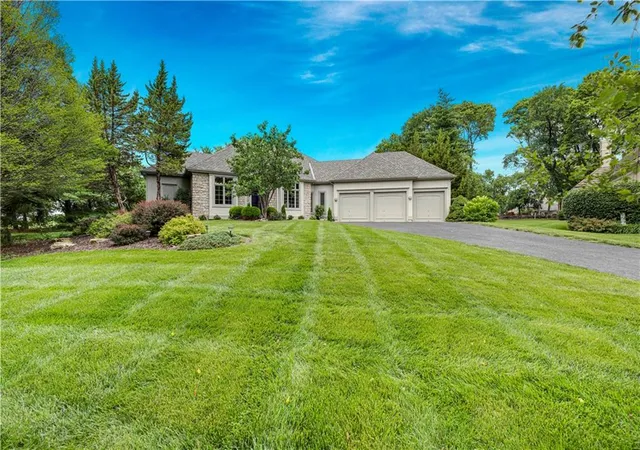 1st image of 16890 Meadow Ln, Village Of Loch Lloyd, MO 64012 | MLS# 2628024