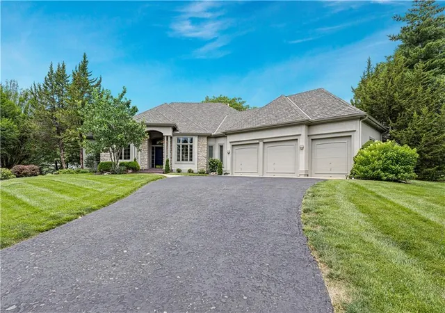 2nd image of 16890 Meadow Ln, Village Of Loch Lloyd, MO 64012 | MLS# 2628024