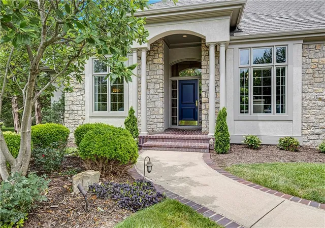 3rd image of 16890 Meadow Ln, Village Of Loch Lloyd, MO 64012 | MLS# 2628024