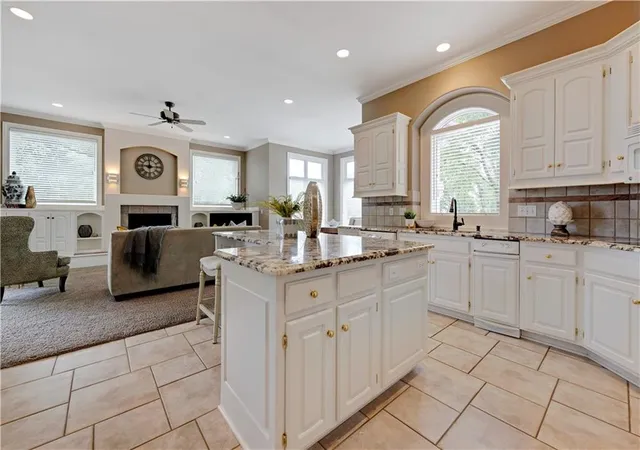 5th image of 16890 Meadow Ln, Village Of Loch Lloyd, MO 64012 | MLS# 2628024