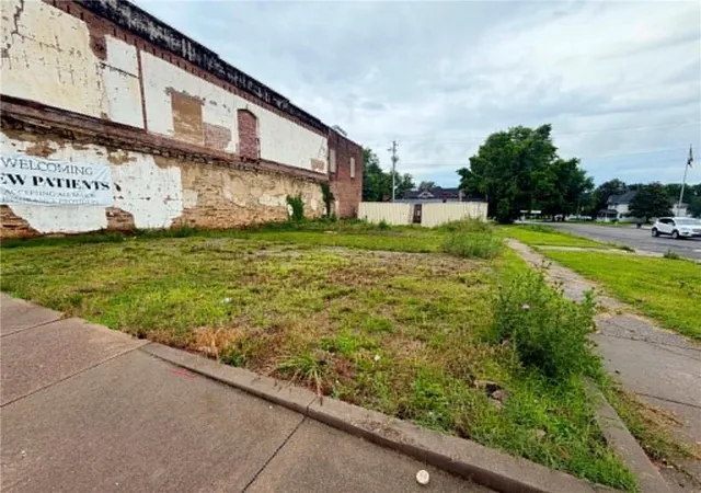 1st image of 138 W Pine St, Columbus, KS 66725 | MLS# 2628026