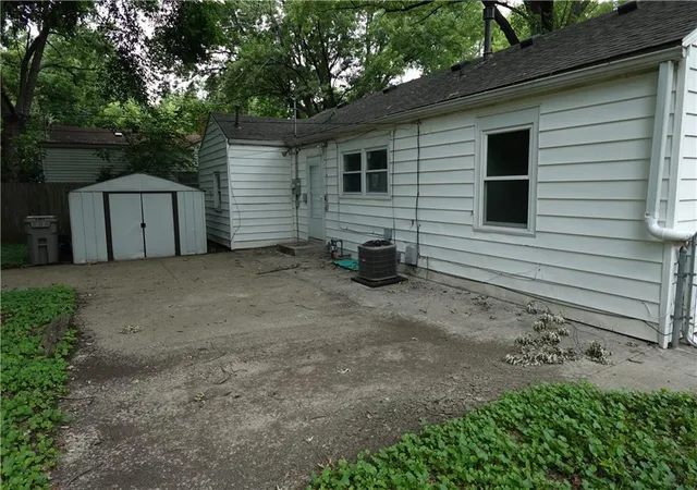 Photo 2 of Single family home for sale at 801 Ne 46th Street, Kansas City, MO 64116 | MLS# 2628035 | Listing updated on 2026-08-13