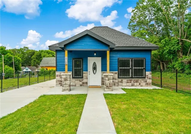 4th image of 3758 Woodland Ave, Kansas City, MO 64109 | MLS# 2628036