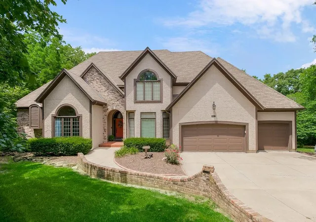 Homes for sale in Shawnee, KS | 18702 W 64th St, Shawnee, KS 66218 | MLS# 2628037