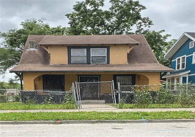 1st image of 1419 E 40th St, Kansas City, MO 64110 | MLS# 2628043
