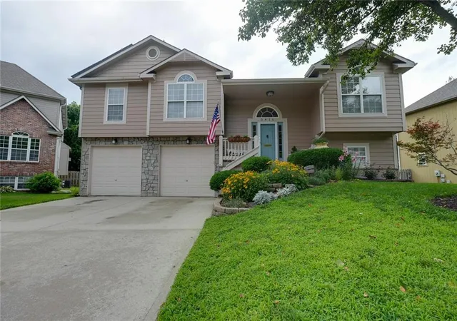 1st image of 3416 S Arrowhead Ct, Independence, MO 64057 | MLS# 2628044